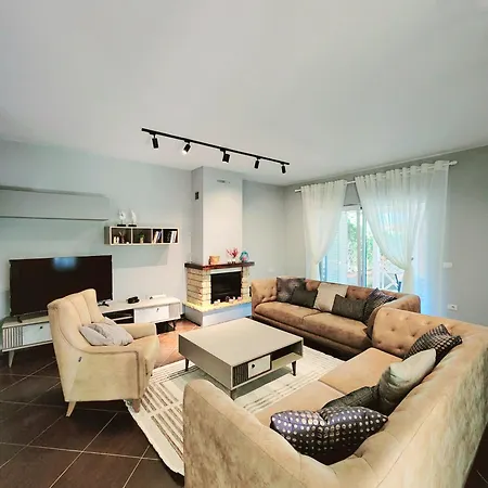 Pinetrees Gem * Golem (Tirana)